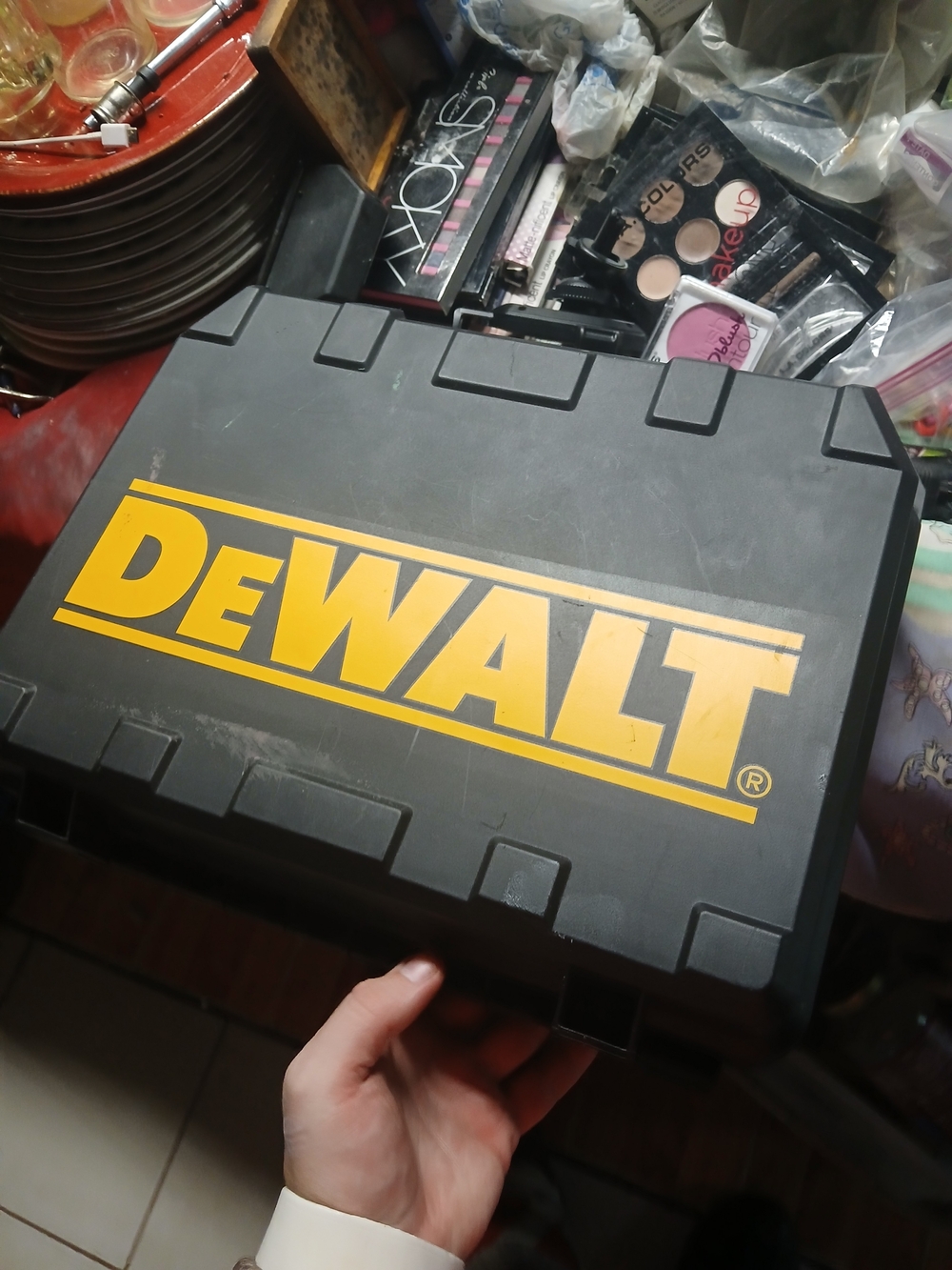 DeWalt branded hardshell carrying case for an 18V cordless drill. DW920k-2